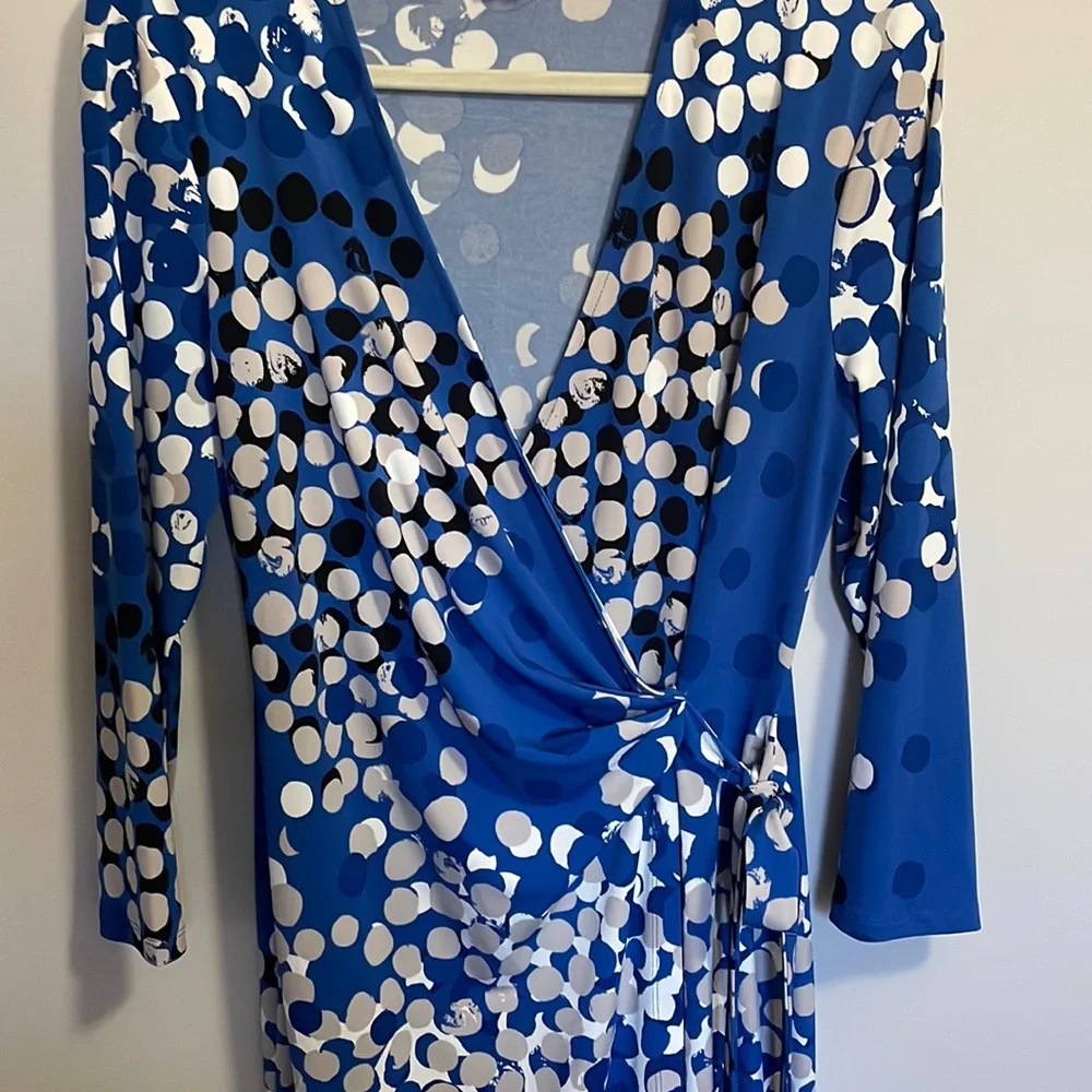 Anne Klein Blue and White Long Sleeve Wrap Dress - Picture 3 of 4